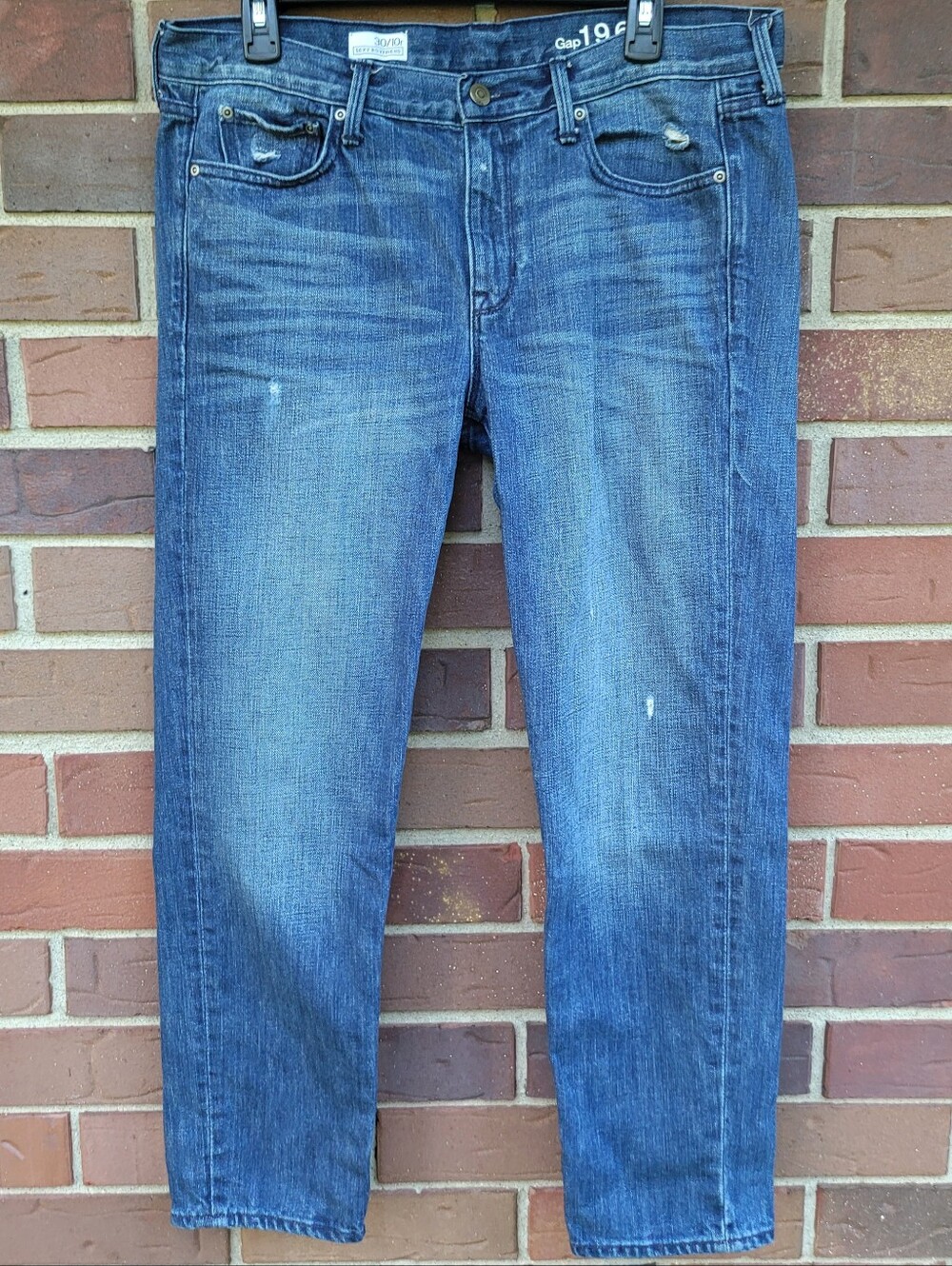 GAP 1969 Sexy Boyfriend Jeans, Tapered Leg Crystal Wash Size 10 (measures 35x28)
